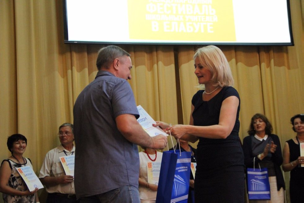 Сегодня, 10 августа состоялась торжественная церемония закрытия VII Международного фестиваля школьных учителей Сегодня, 10 августа состоялась торжественная церемония закрытия VII Международного фестиваля школьных учителей