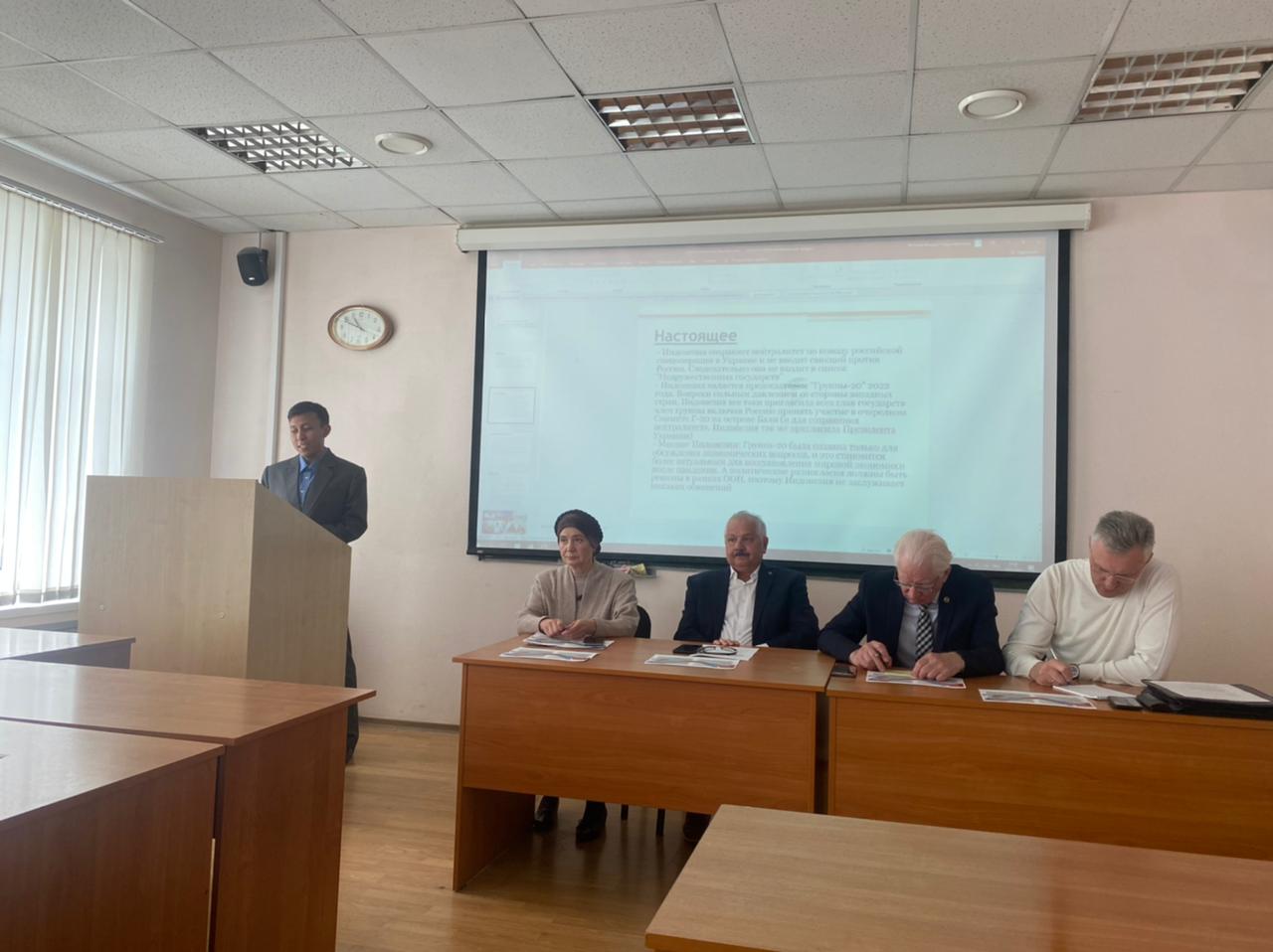 Круглый стол 'Россия ? исламский мир: возможности и перспективы' прошел в ИМО Круглый стол 'Россия ? исламский мир: возможности и перспективы' прошел в ИМО