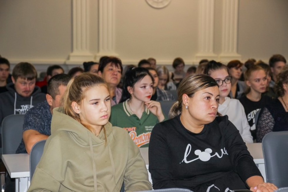 В Елабужском институте состоялось родительское собрание для 11-х классов 'Университетской' школы ,Елабужский институт КФУ