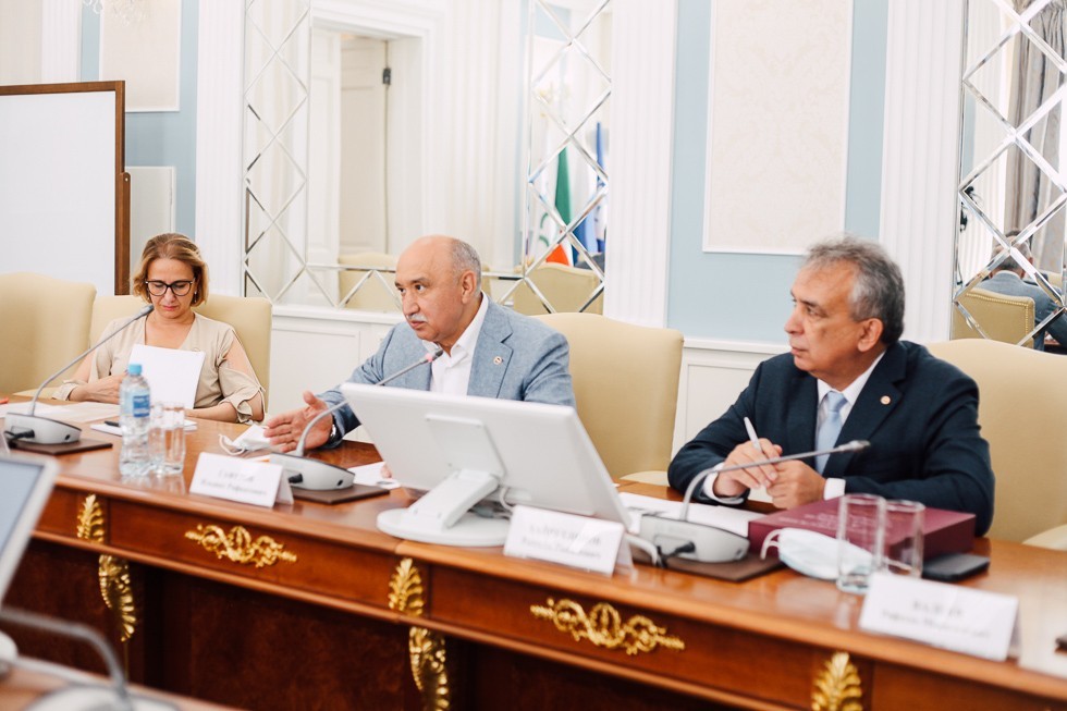 ����������