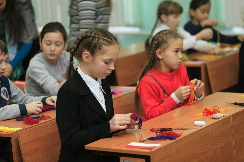 Маленькие студенты познакомились с историей Рождества и миром чудес Маленькие студенты познакомились с историей Рождества и миром чудес