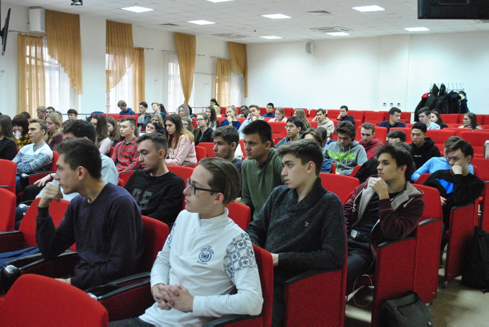 ������������� ������ ������ �� '�����' �����, ����-����������� � ��������� SWOT-�������