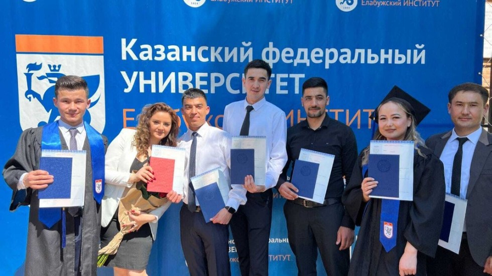 Два дня праздник - вручение дипломов Два дня праздник - вручение дипломов