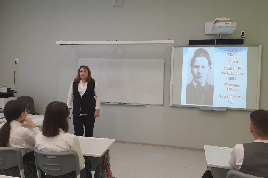 В рамках акции 'Ученые в школе' доцент Альфира Хайруллина провела лекцию-беседу в полилингвальной школе 'Адымнар-Алабуга' В рамках акции 'Ученые в школе' доцент Альфира Хайруллина провела лекцию-беседу в полилингвальной школе 'Адымнар-Алабуга'