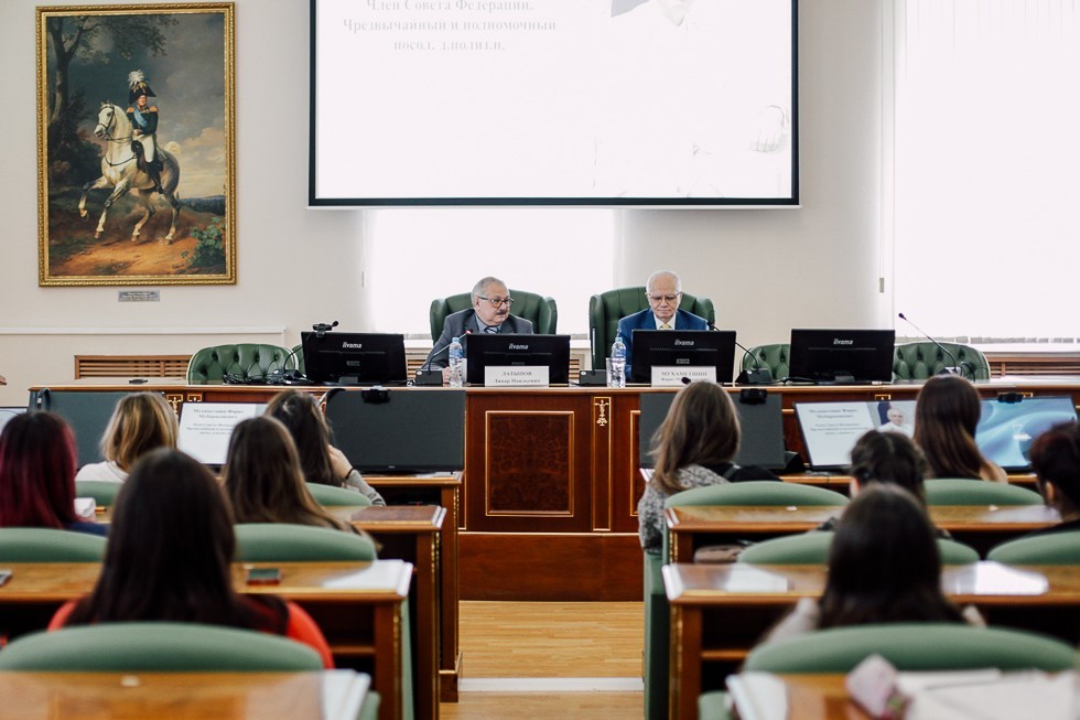 ����������