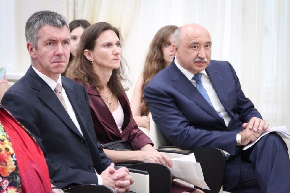 Winners of BP Russia Research Competition Awarded Certificates