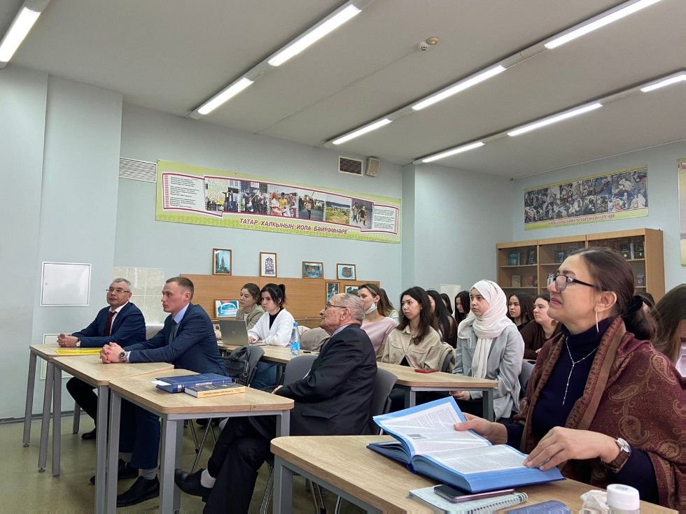 'Килер заман, һәр язучының үзен, сүзен вә шәхси тормышын энәсендән җебенә кадәр тикшереп чыгарлар әле' 'Килер заман, һәр язучының үзен, сүзен вә шәхси тормышын энәсендән җебенә кадәр тикшереп чыгарлар әле'