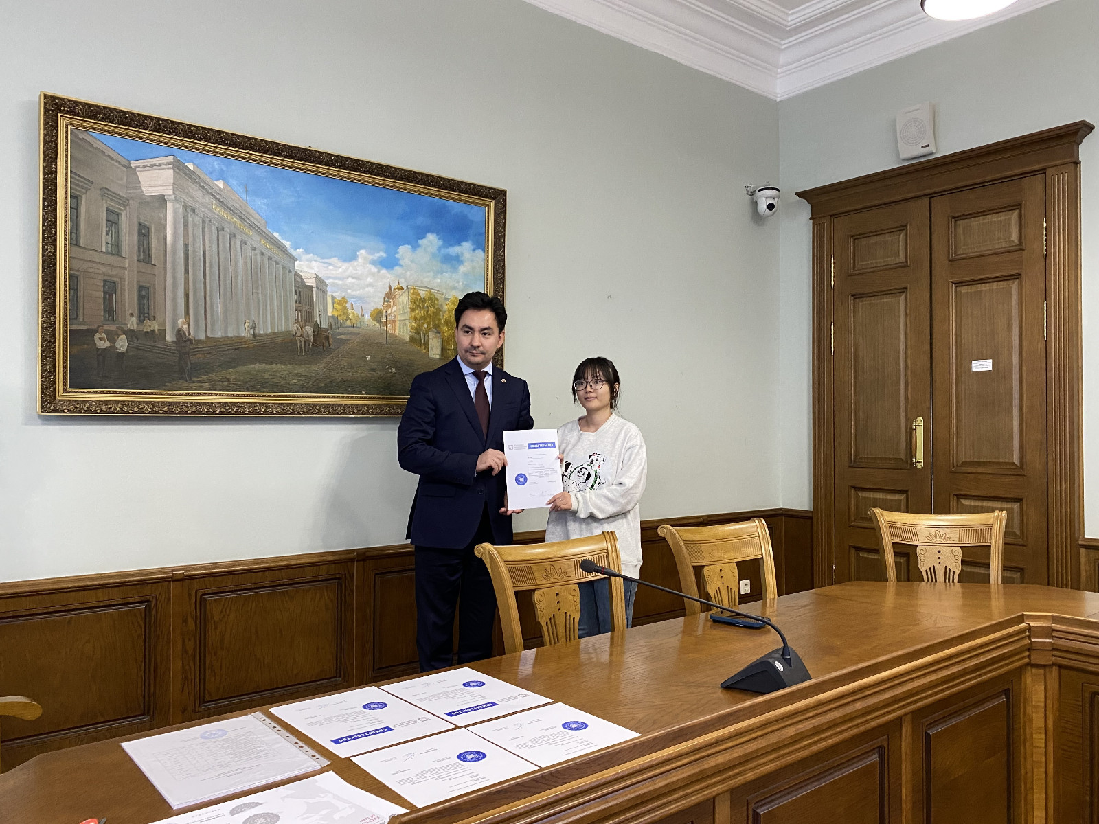 Магистрантам Китайского нефтяного университета (Восточный Китай) вручили документы об освоении программы дополнительного образования по программе Магистрантам Китайского нефтяного университета (Восточный Китай) вручили документы об освоении программы дополнительного образования по программе