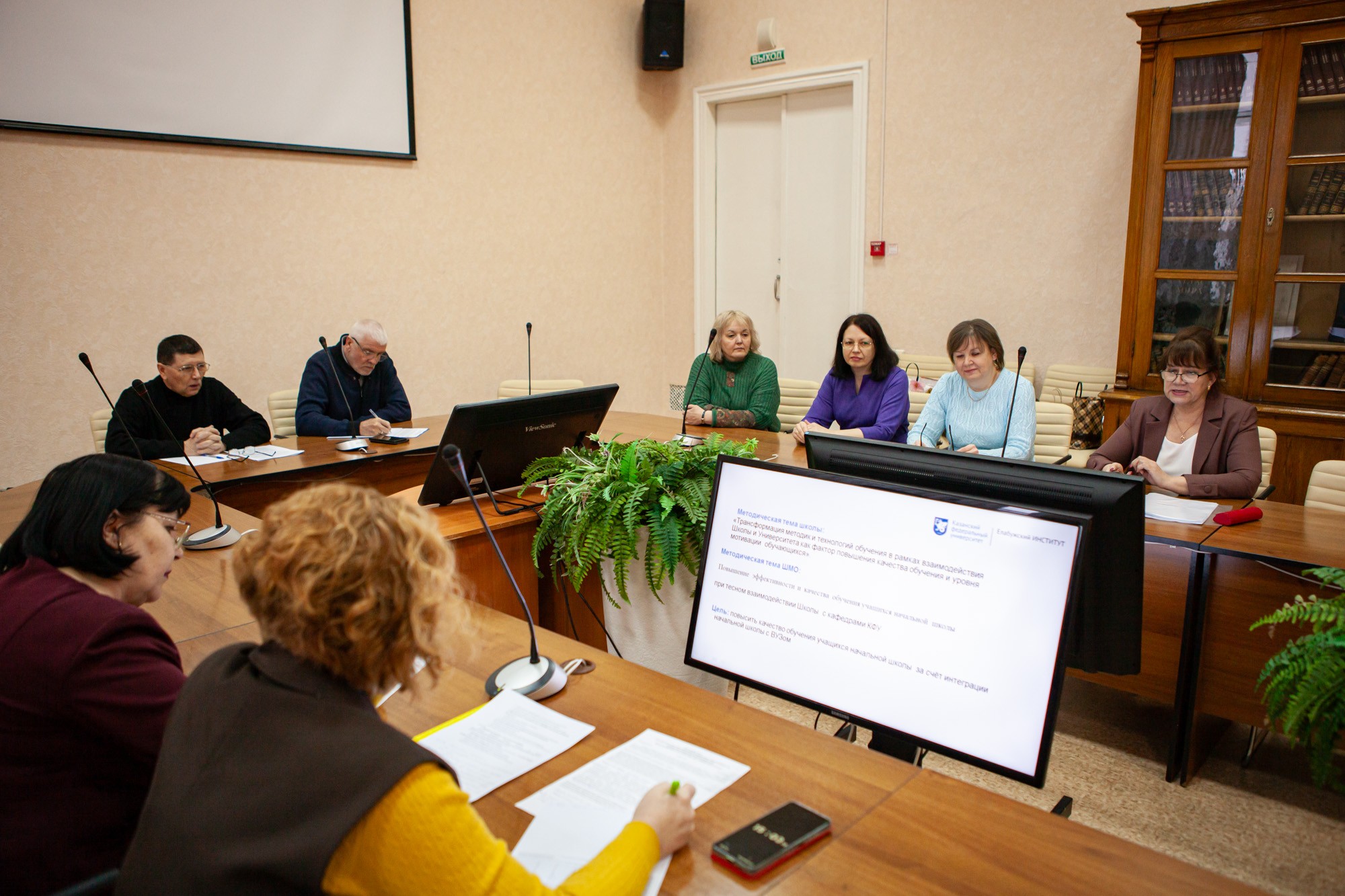 Круглый стол определил стратегию развития методических объединений 'Университетской' школы Круглый стол определил стратегию развития методических объединений 'Университетской' школы