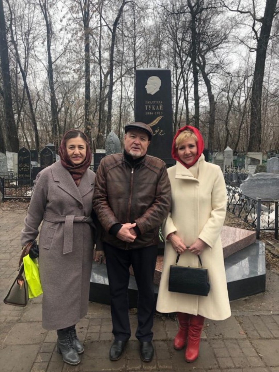 Мөгаллимнәр Тукай каберенә зыярәт кылды Мөгаллимнәр Тукай каберенә зыярәт кылды