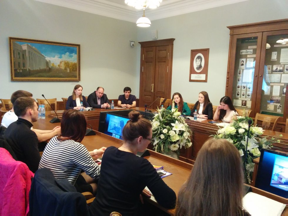 ������������� ������� ���� ����� ��������� ����������� �������������, ��������� ��������������� ������������� (�. ������-���) � ���������-��������� (����������) ������������� (�. ������) �� ����: '���������� �������� ��������� ����� ������, ������� � ���������� �����'.