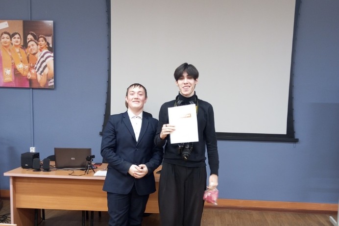 ����� 'Around the World'