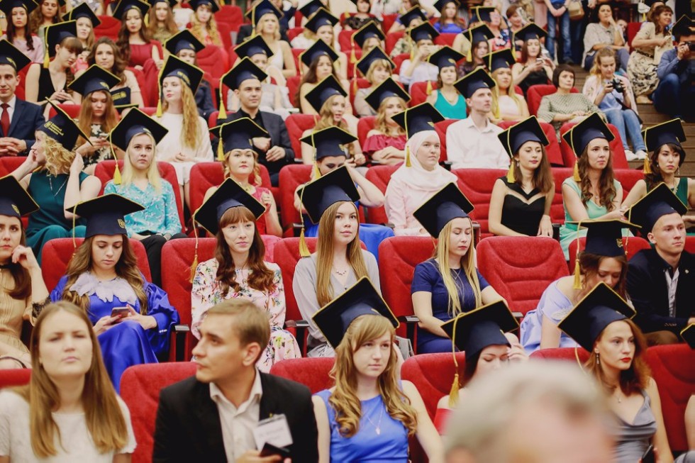 Best Alumni of 2017 Received Diplomas