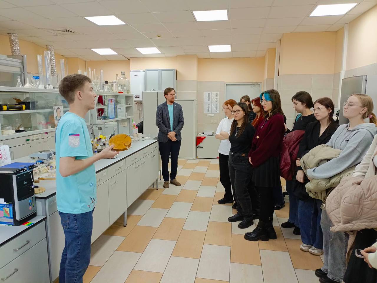 Фестиваль 'Открывая мир науки' в Химическом институте им. А.М. Бутлерова КФУ Фестиваль 'Открывая мир науки' в Химическом институте им. А.М. Бутлерова КФУ