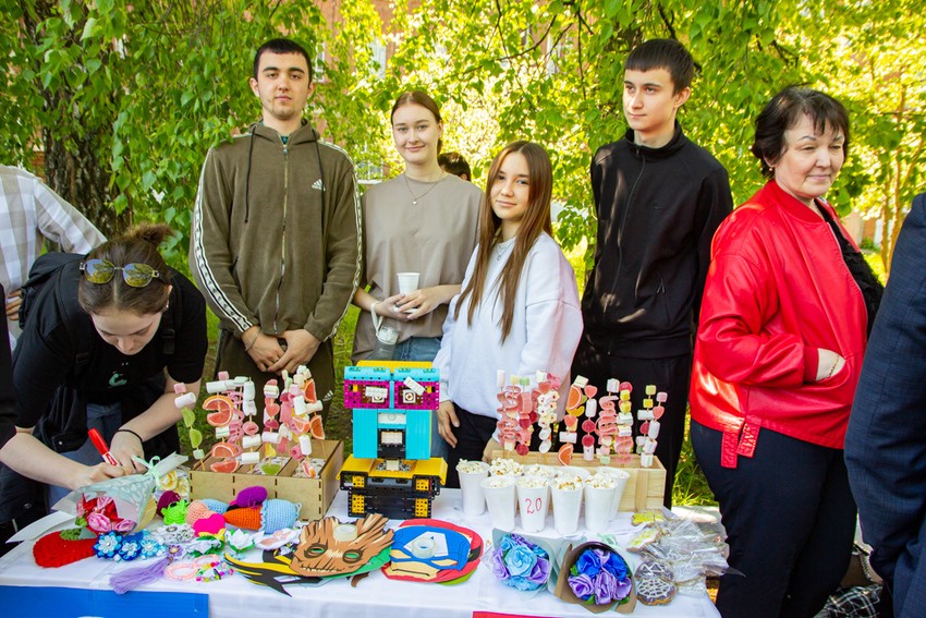 Ярмарка 'Добрый университет' прошла в Елабужском институте КФУ Ярмарка 'Добрый университет' прошла в Елабужском институте КФУ