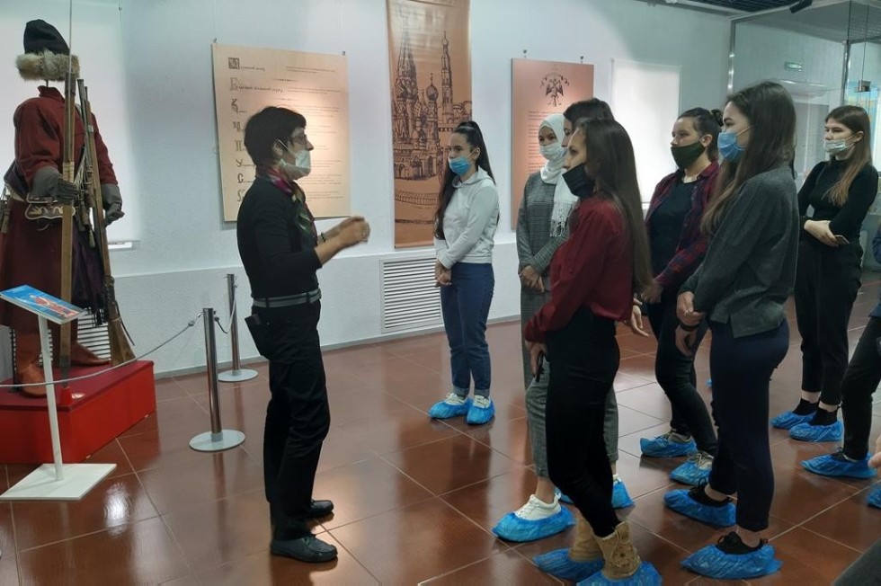 Студенты Елабужского института КФУ посетили выставку Студенты Елабужского института КФУ посетили выставку