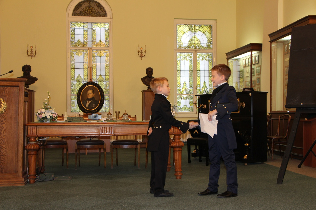 Детский театр 'Радуга' показал спектакль в Музее истории КФУ Детский театр 'Радуга' показал спектакль в Музее истории КФУ