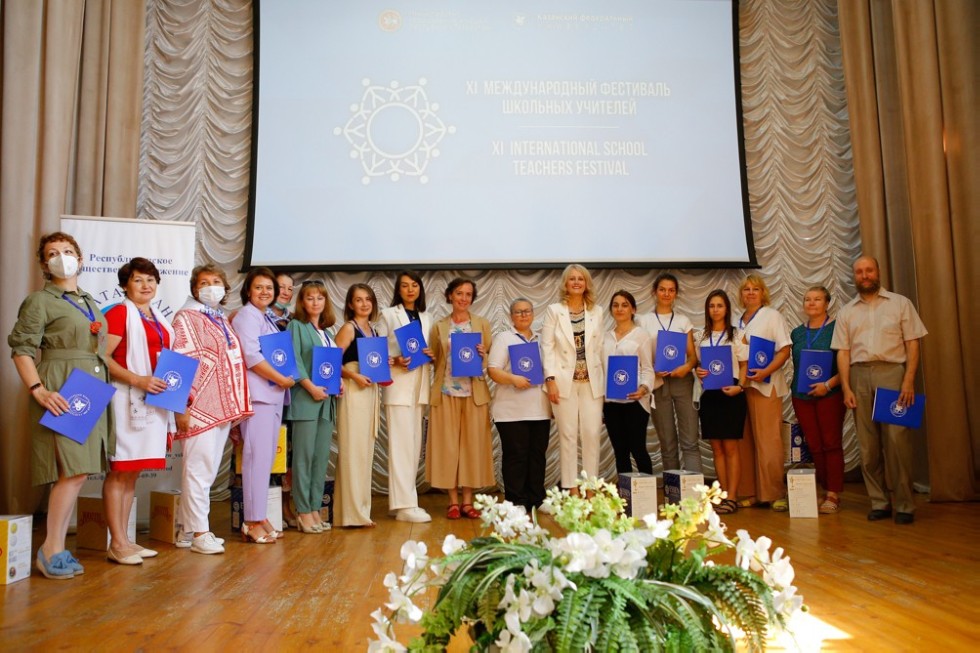 В Елабужском институте КФУ состоялось торжественное закрытие XI Международного фестиваля школьных учителей В Елабужском институте КФУ состоялось торжественное закрытие XI Международного фестиваля школьных учителей