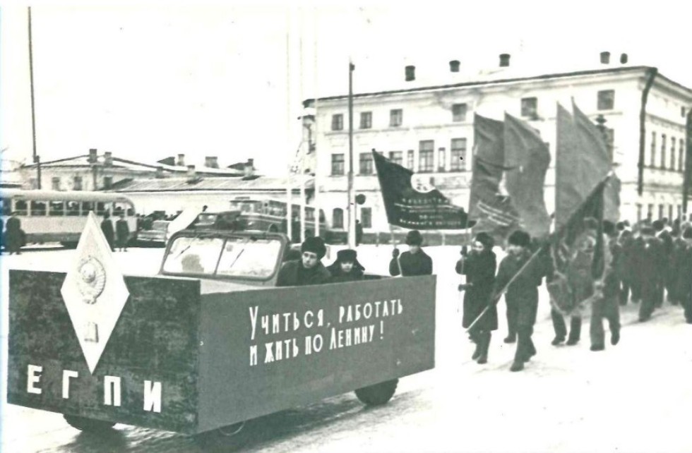 К 100-летию ТАССР. Праздник 7 ноября: фотолетопись из фондов музея К 100-летию ТАССР. Праздник 7 ноября: фотолетопись из фондов музея