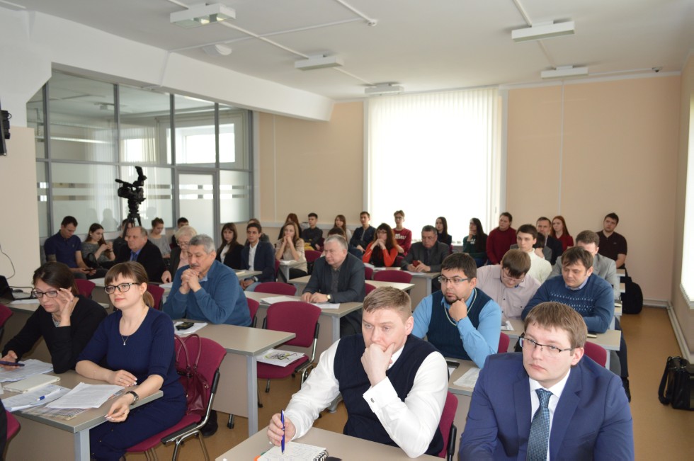 �������-����������� '���������� ���������' �� '���������' (�. ������) � ��� '�����������������-�������'(�. ������)