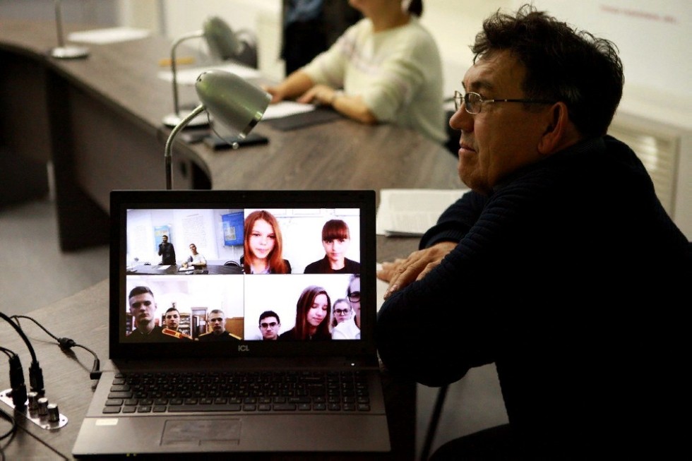 В Елабужском институте КФУ состоялся 'Международный Фестиваль русских школ', посвященный 190-летию Льва Толстого В Елабужском институте КФУ состоялся 'Международный Фестиваль русских школ', посвященный 190-летию Льва Толстого