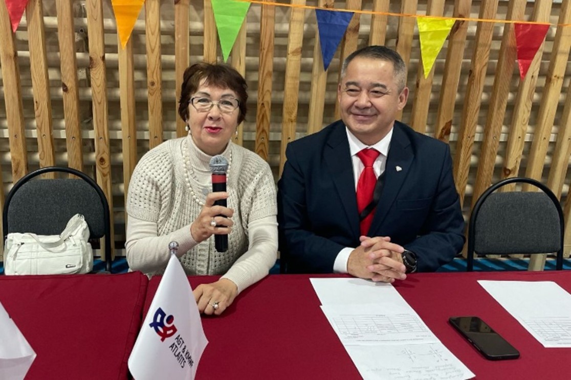 Профессор Химического института на Международном Форуме инициатив Профессор Химического института на Международном Форуме инициатив