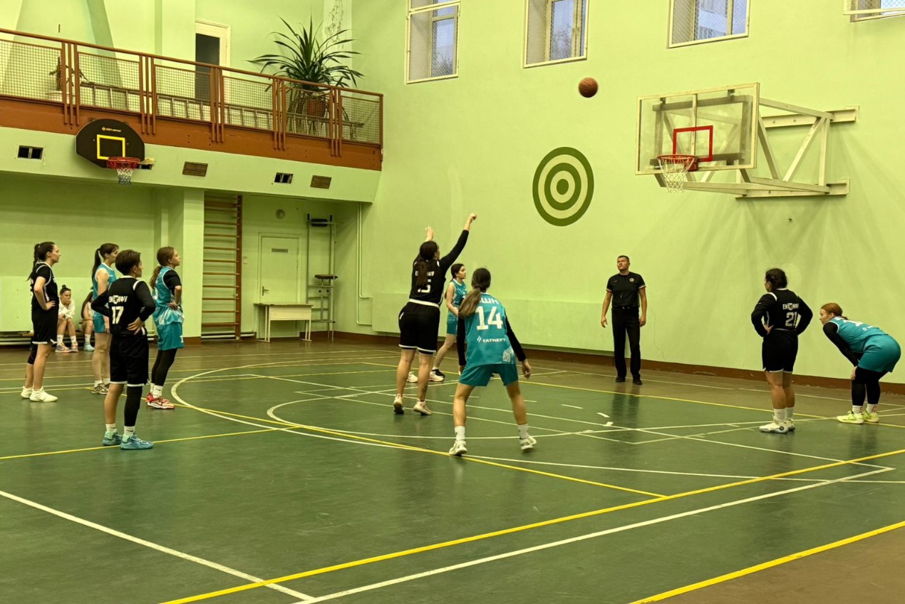 Команда Елабужского института КФУ победила в соревнованиях по баскетболу Команда Елабужского института КФУ победила в соревнованиях по баскетболу