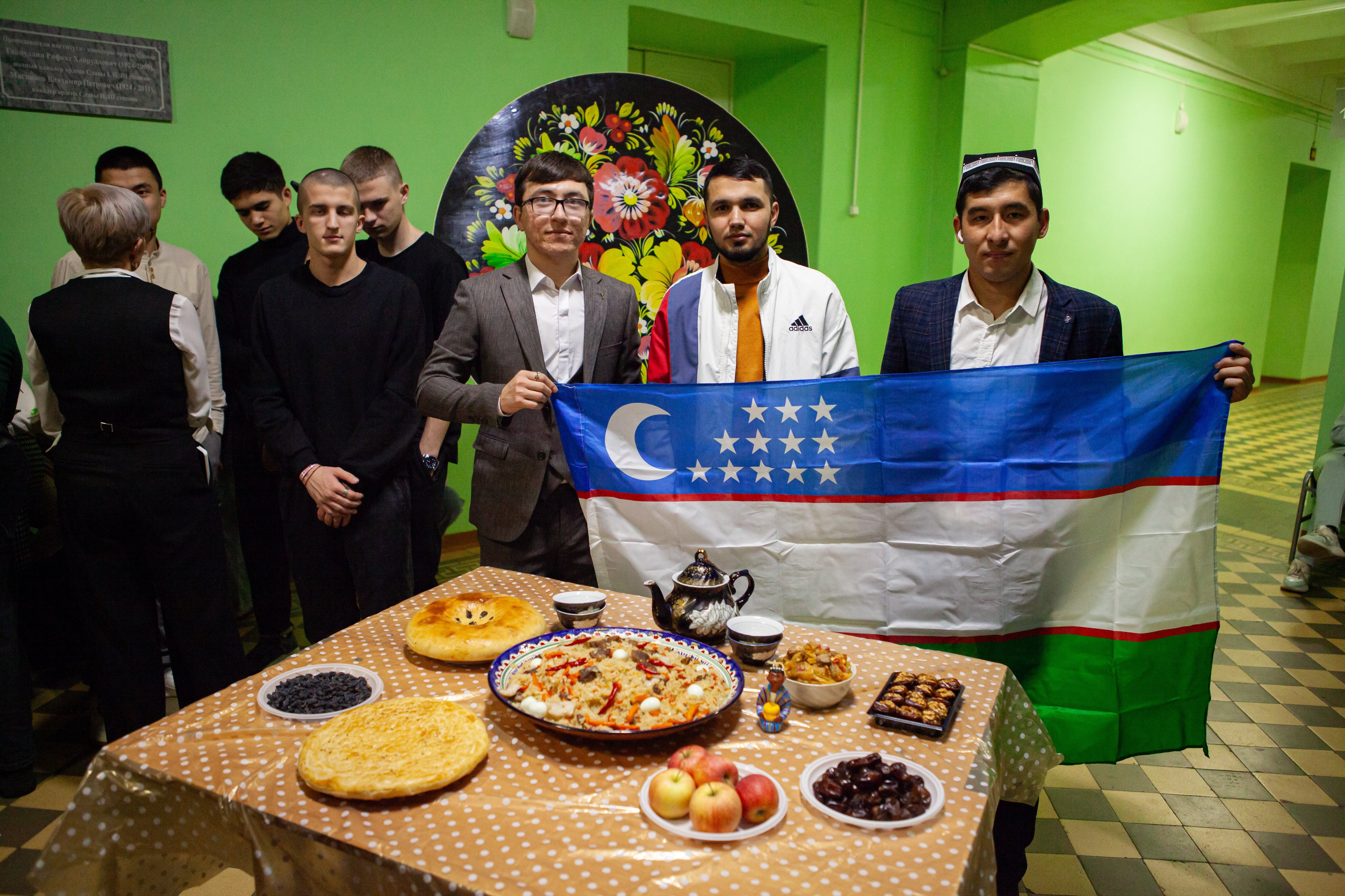 Многонациональная семья Елабужского института КФУ отметила День народного единства Многонациональная семья Елабужского института КФУ отметила День народного единства