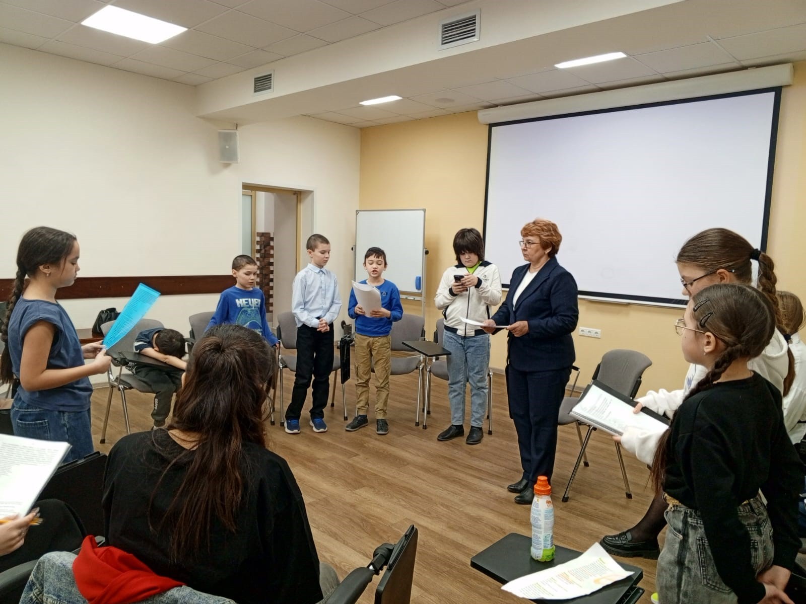 Репетиция спектакля о Великой Отечественной войне детского театра КФУ 'Радуга' Репетиция спектакля о Великой Отечественной войне детского театра КФУ 'Радуга'