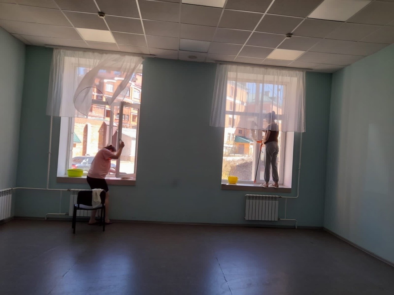 Очередные субботники прошли на территориях общежитий Студенческого городка Очередные субботники прошли на территориях общежитий Студенческого городка