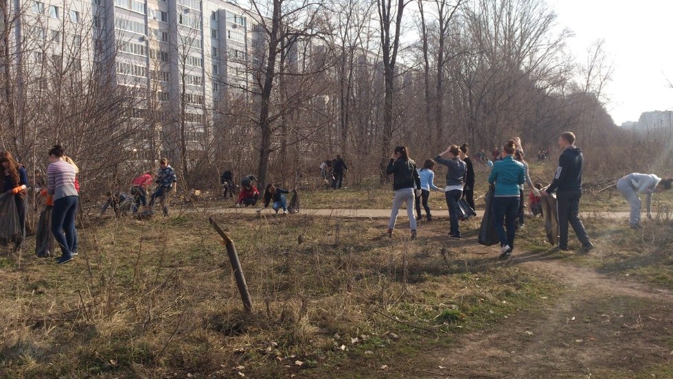 Институт экономики и финансов участвует в месячнике по уборке города. Институт экономики и финансов участвует в месячнике по уборке города.