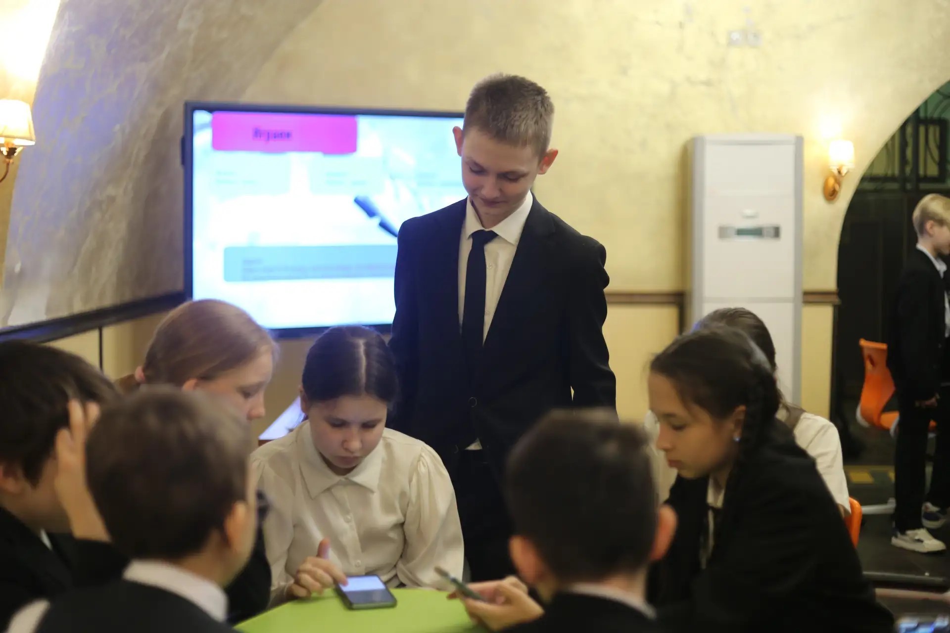 Как искусственный интеллект может помочь рассказать о единстве народов России? Как искусственный интеллект может помочь рассказать о единстве народов России?