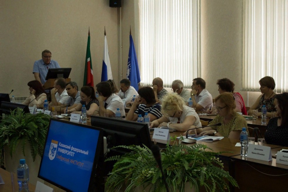 В Елабужском институте КФУ состоялось обсуждение дорожной карты вуза В Елабужском институте КФУ состоялось обсуждение дорожной карты вуза