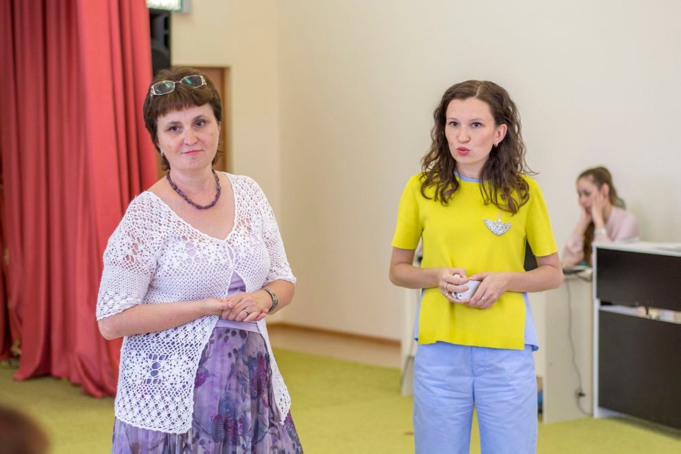 Здесь приобретают знания дети 21 века Здесь приобретают знания дети 21 века