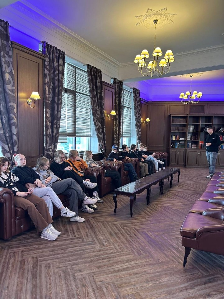 21 ����� � ��������� ����������, ��������� � �������� ������� ��������� ��� ���������� 10 ������ ���� �� ��������� �. �����������