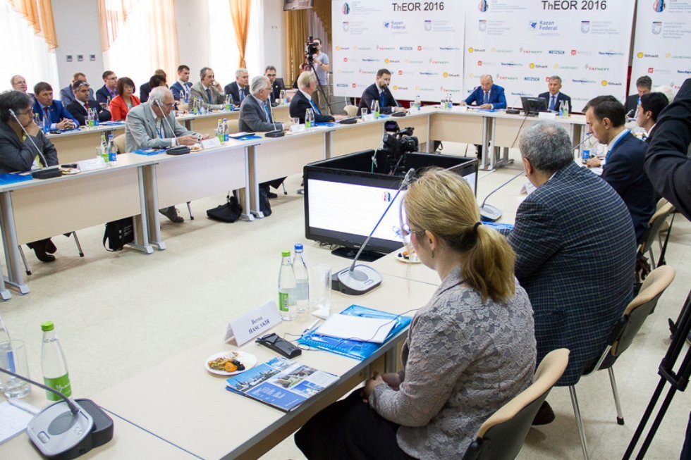 Рустам Минниханов: 'КФУ ? центр инновационных решений для нефтедобычи'