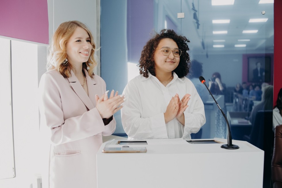 Выпускникам направлений Регионоведение России и Зарубежное регионоведение вручили дипломы Выпускникам направлений Регионоведение России и Зарубежное регионоведение вручили дипломы