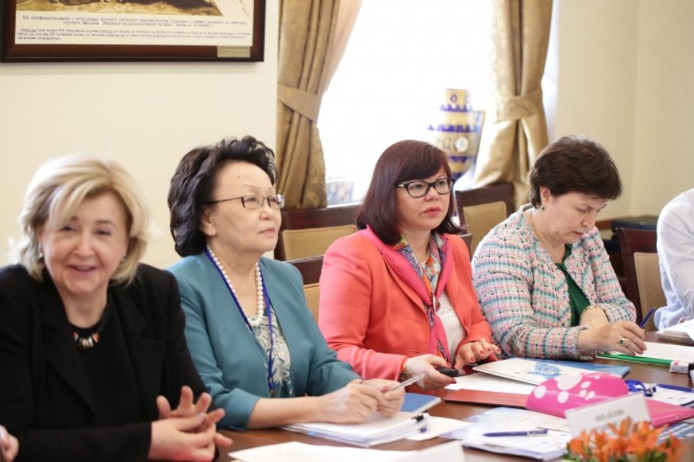 В Якутске обсуждают перспективы деятельности федеральных университетов России