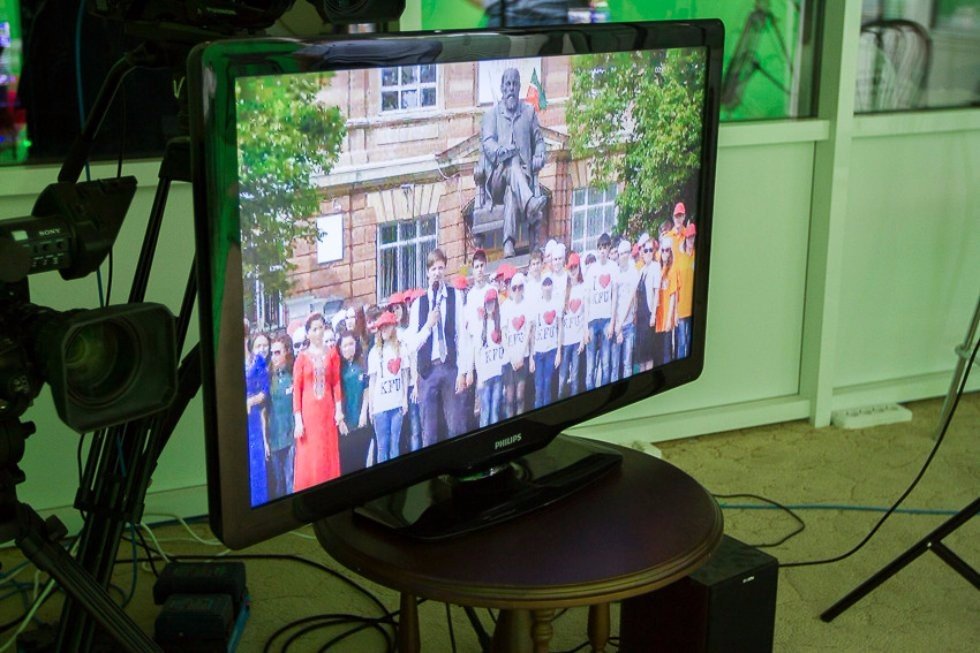 Rector Ilshat Gafurov Answered Questions during Live Call-In Show