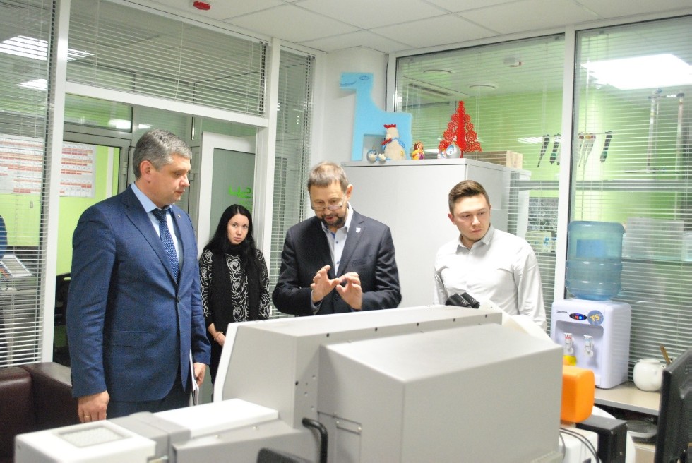 Делегация Министерства экологии и природных ресурсов Республики Татарстан посетила КФУ ,НОЦ «Геотермохронологии»