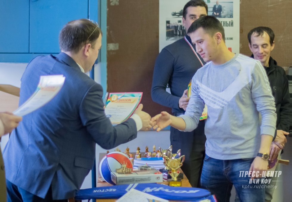 ��� � ���