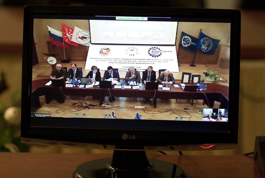 ����-�����