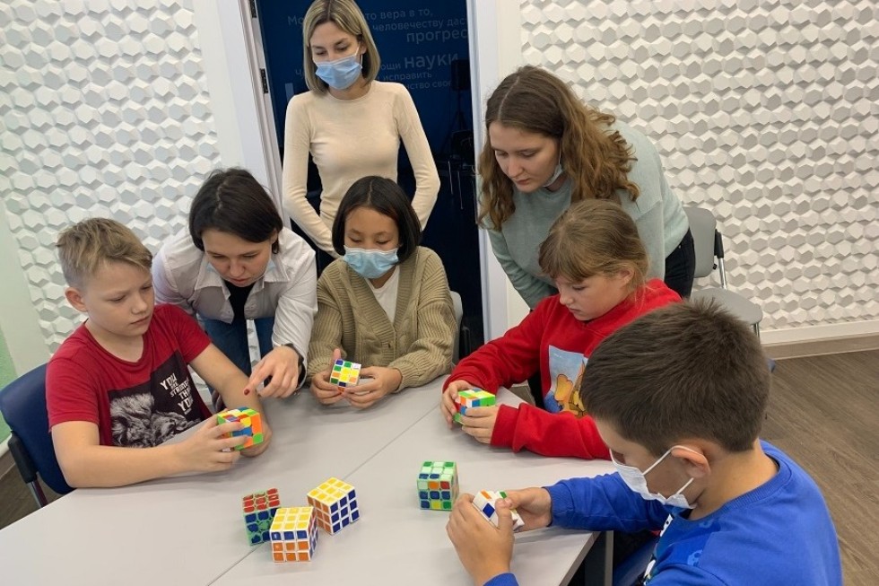 Тематические занятия проходят в Доме научной коллаборации имени К. А. Валиева Тематические занятия проходят в Доме научной коллаборации имени К. А. Валиева