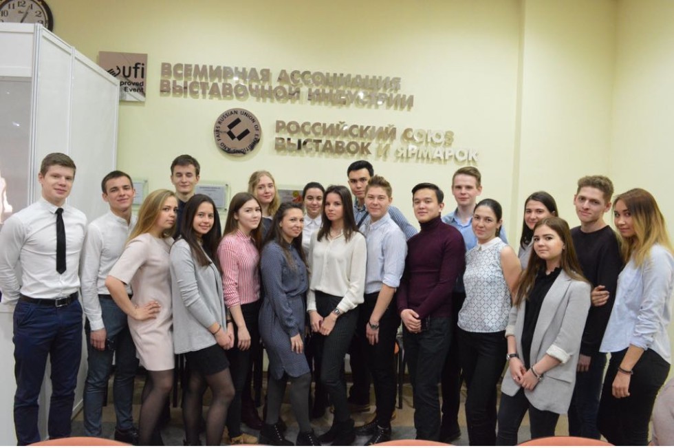 Сотрудники и студенты Инженерного института приняли участие в конференции 'Итоги конкурса 'Лучшие товары и услуги Республики Татарстан' Сотрудники и студенты Инженерного института приняли участие в конференции 'Итоги конкурса 'Лучшие товары и услуги Республики Татарстан'