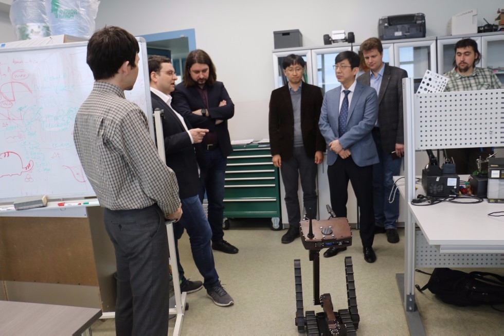 The ITIS Higher Institute hosted a meeting with representatives of Samsung ,Robotics, LIRS, Master Program in Robotics