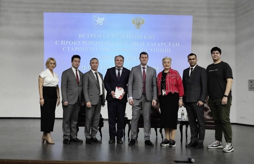 В Институте управления, экономики и финансов прошла встреча студентов КФУ с Прокурором Республики Татарстан В Институте управления, экономики и финансов прошла встреча студентов КФУ с Прокурором Республики Татарстан