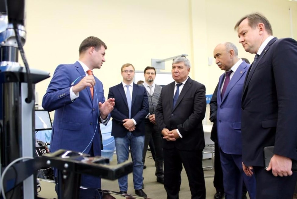 Uzbekistani Delegation at the KFU Biomedical Cluster
