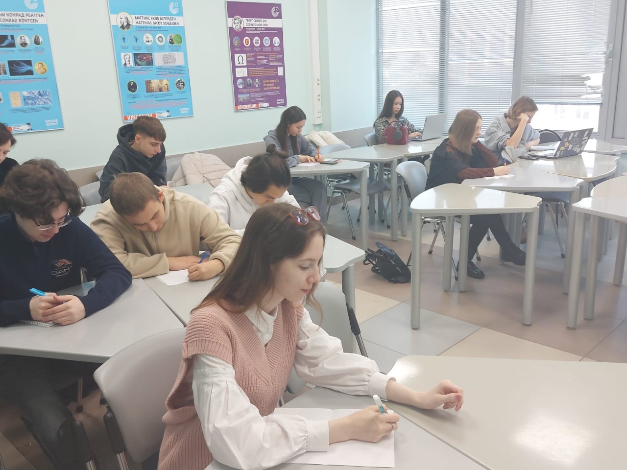 ОБ АЛЬМА-МАТЕР НА АНГЛИЙСКОМ?. ОБ АЛЬМА-МАТЕР НА АНГЛИЙСКОМ?.