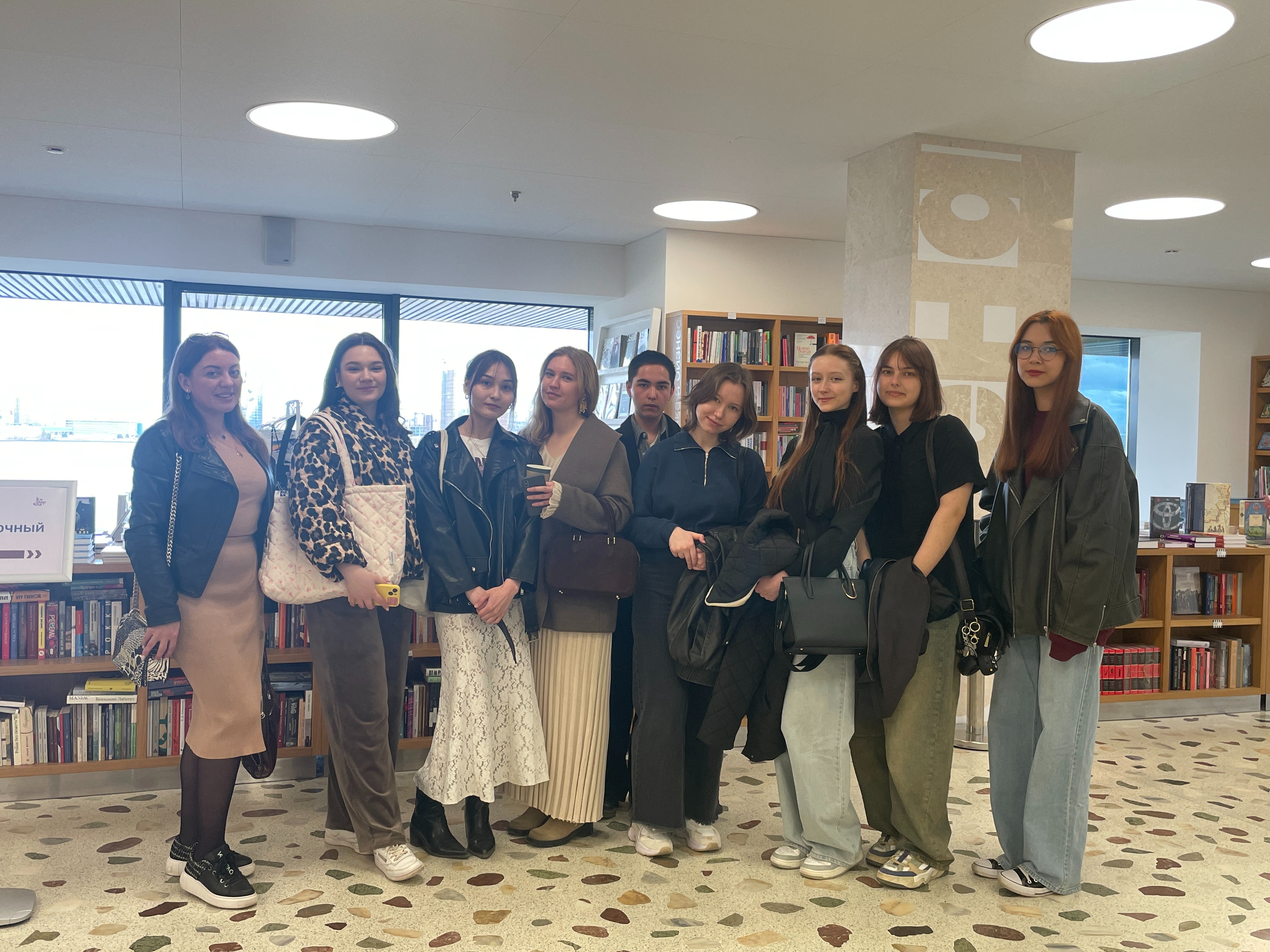 Студенты 1 курса на выставке в одной из крупнейших библиотек страны? Студенты 1 курса на выставке в одной из крупнейших библиотек страны?