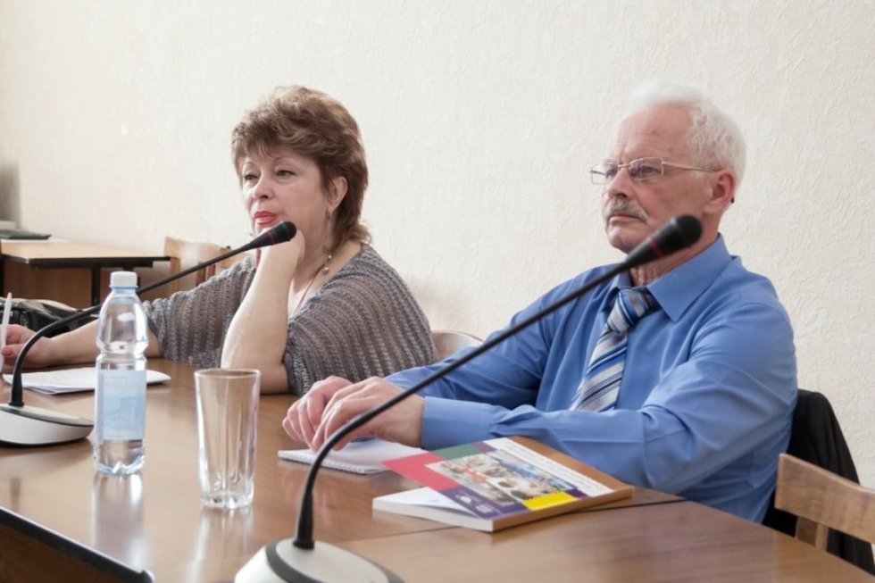 'Теория жива, пока работает на практике' 'Теория жива, пока работает на практике'